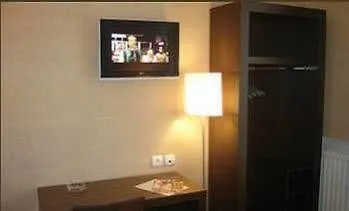 Le Hotel 2*